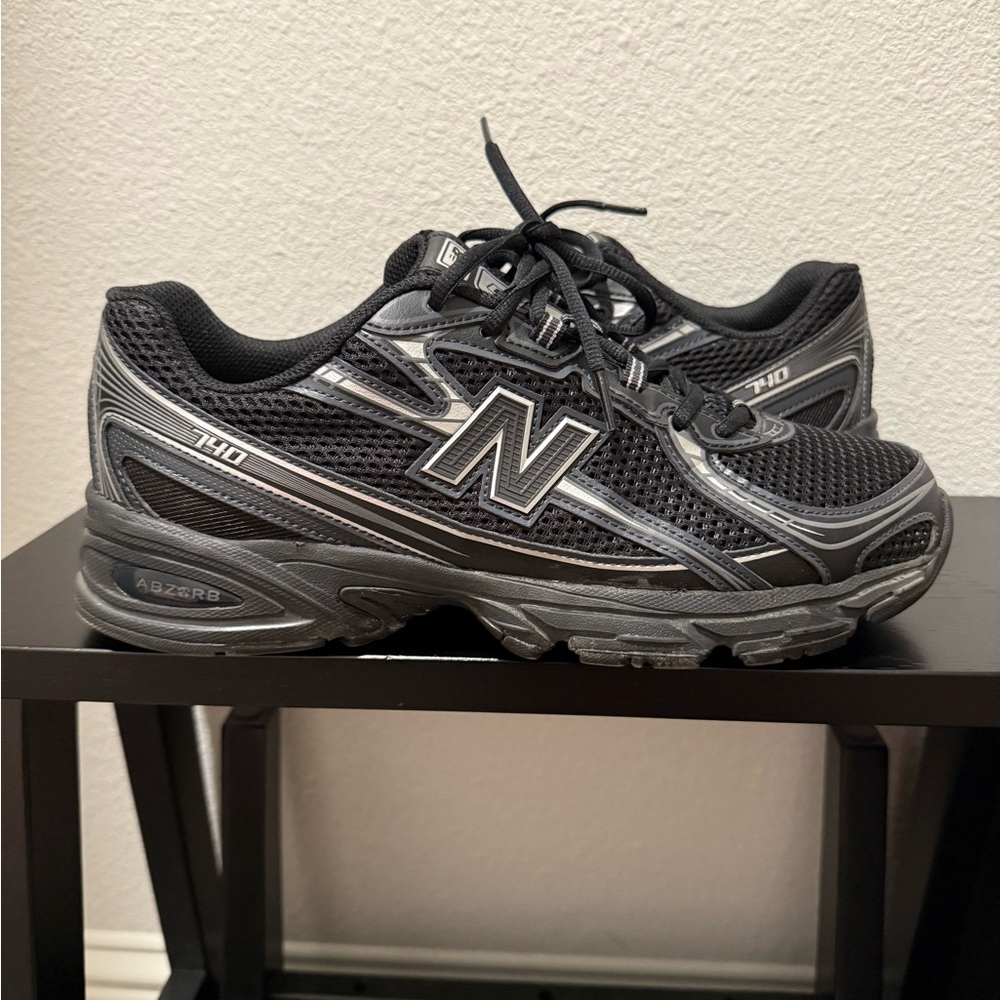 New Balance 740 Black